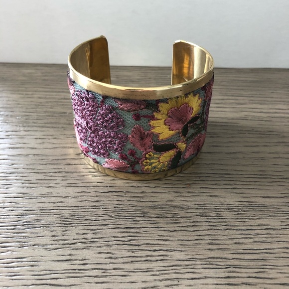 New ZAD Floral Embroidered Teardrop Earrings and Bracelet Set - Pink and Gold - Picture 4 of 7